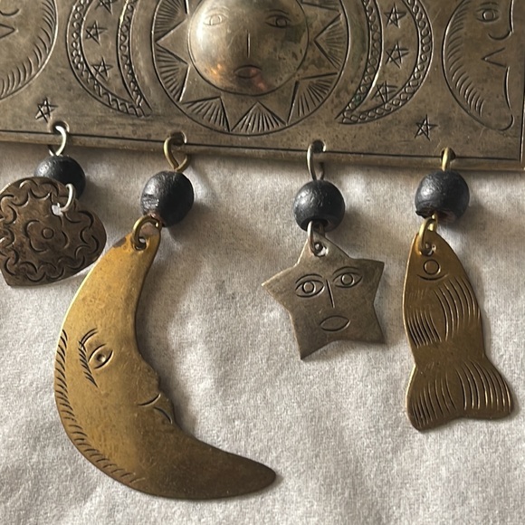 Vintage looking brooch pin made in Thailand used - Picture 3 of 4